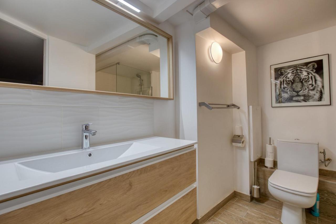 פריז Charming Apartment In The Heart Of The 19Th מראה חיצוני תמונה